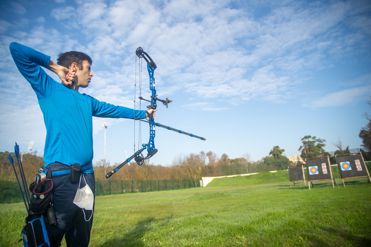 Here's why compound bows have 3 strings!