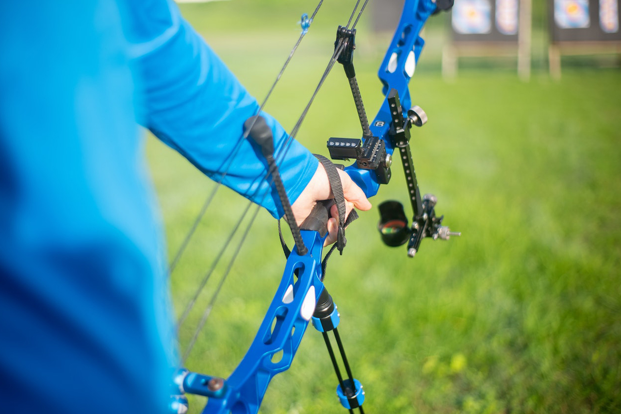 Can you hang a compound bow by the cam?