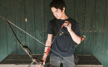 Is a longbow more accurate than a recurve?