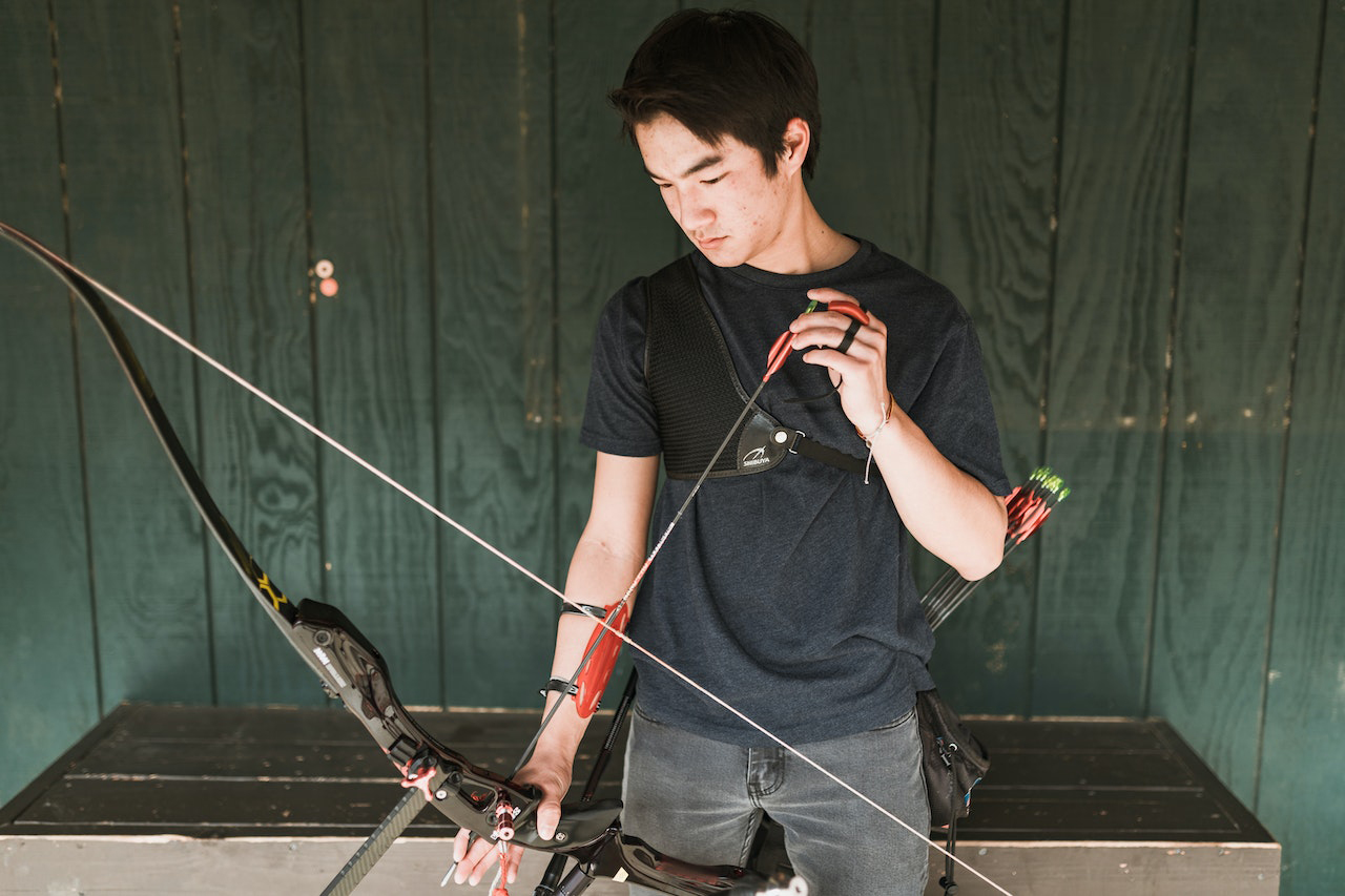 Is a longbow more accurate than a recurve?