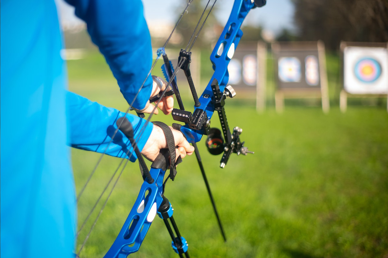 How fast is a 50 lb compound bow?