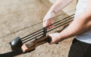 Which Way Does the Odd Color Fletching Go on a Recurve Bow?