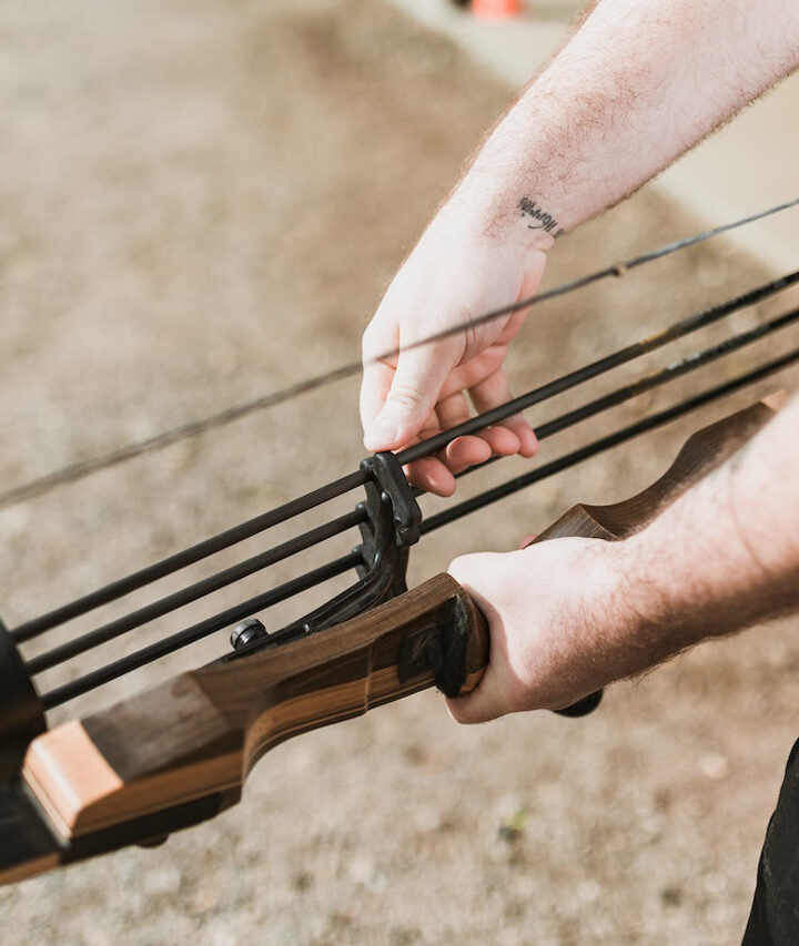 Which Way Does the Odd Color Fletching Go on a Recurve Bow?
